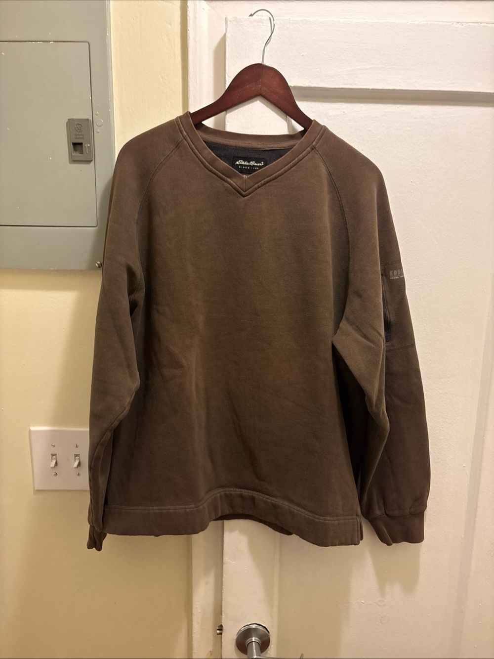 Men's Eddie Bauer Brown V-Neck outdoor outfitters Pullover Sweater size Large